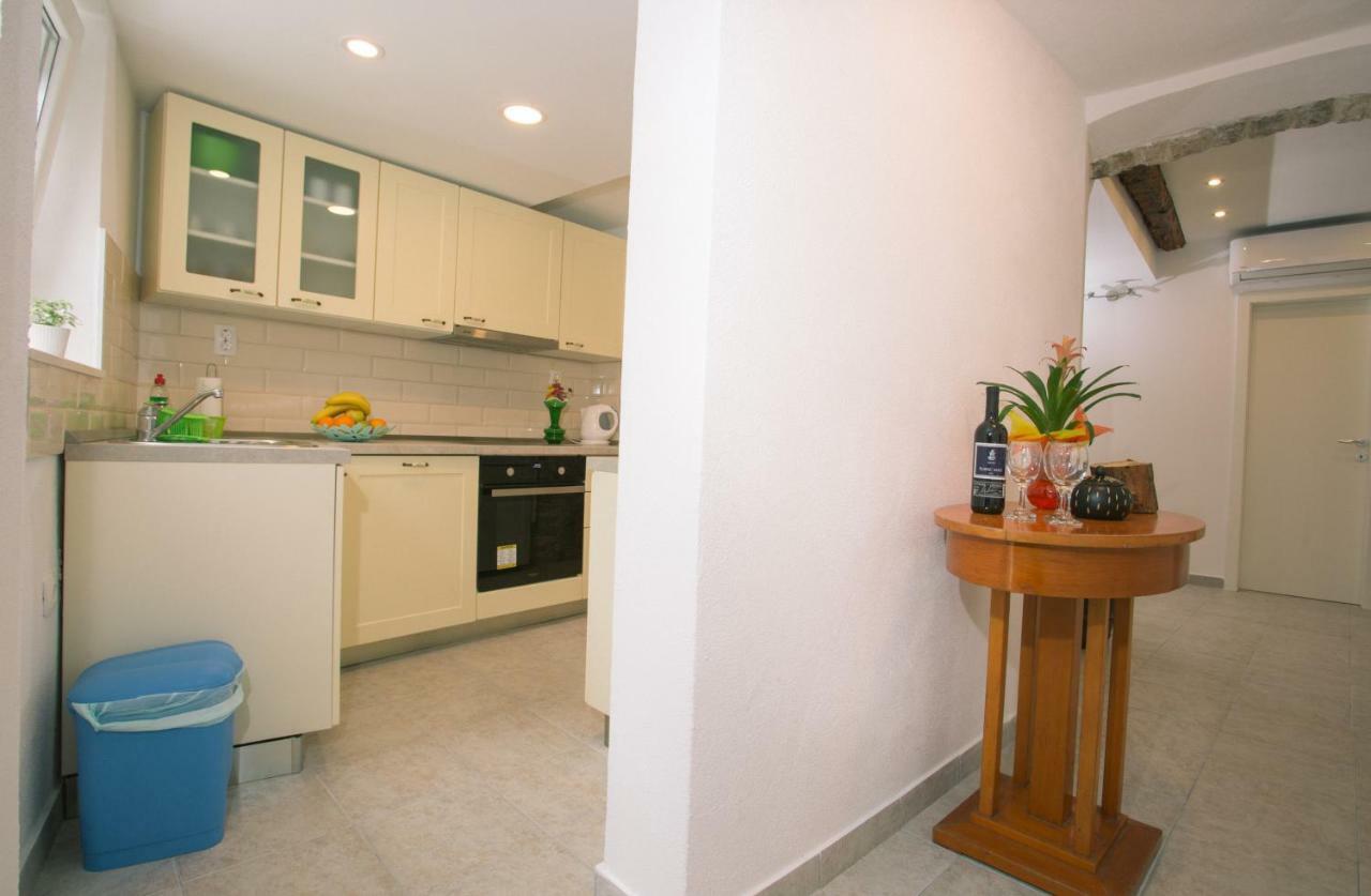 Apartment Sunce Каштела Екстер'єр фото